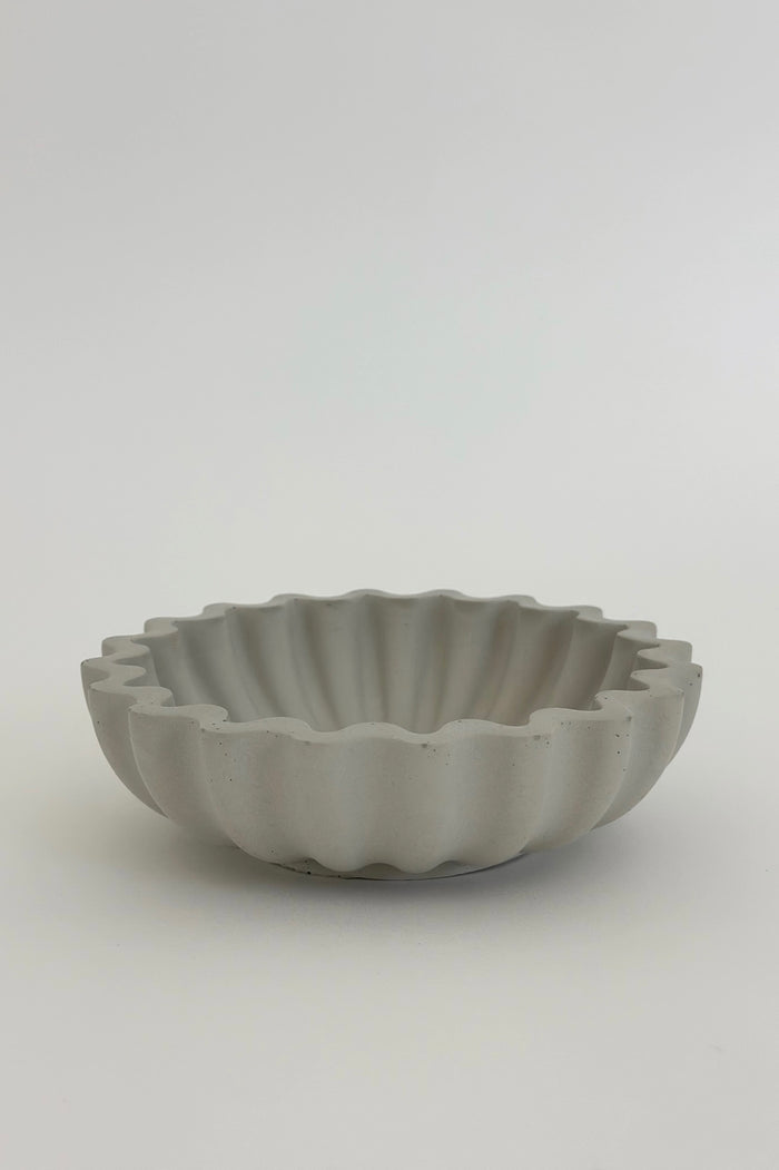 Atzaro Ruffle Concrete Bowl