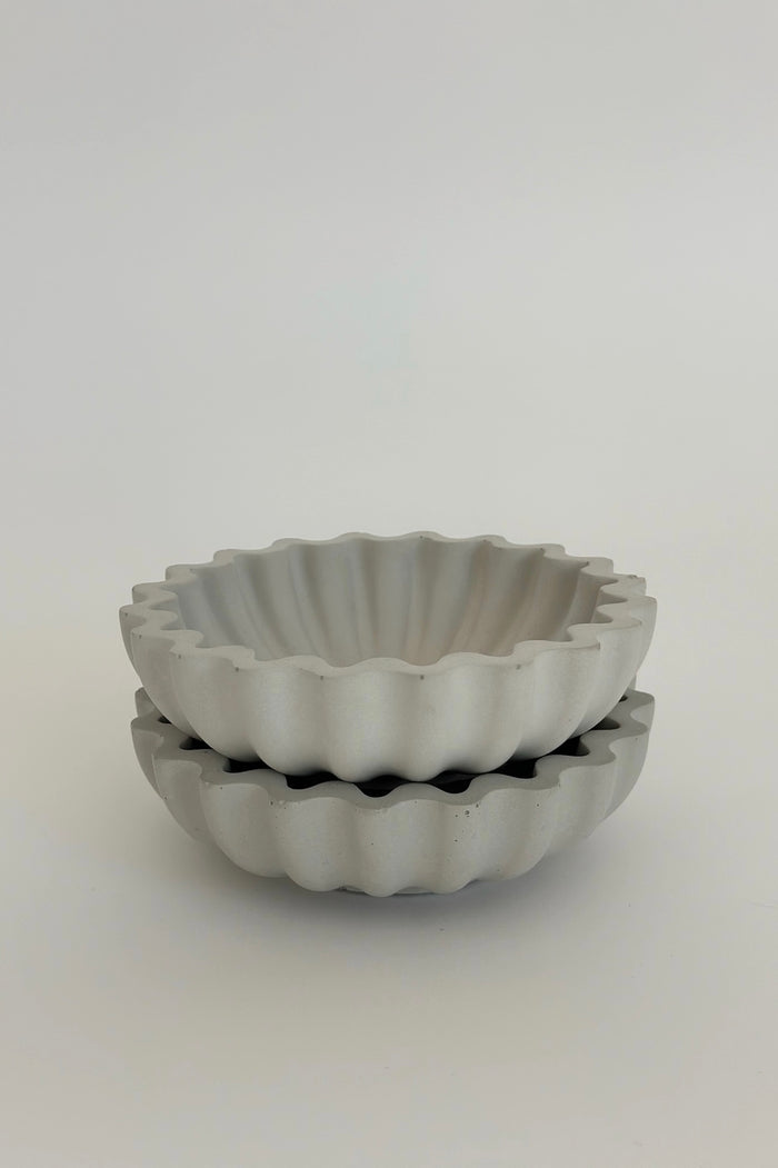 Atzaro Ruffle Concrete Bowl