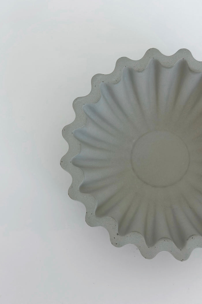 Atzaro Ruffle Concrete Bowl