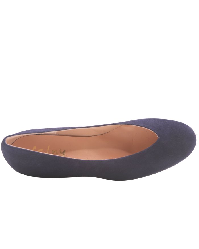 navy suede almond toe wedge heel with a v cut opening - Top view 
Wedge Heel - Suede 
Body Suede