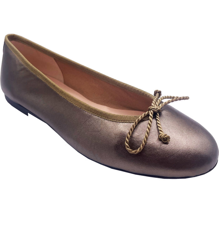 Anthracite Metallic Flat with a drawstring bow Angle view