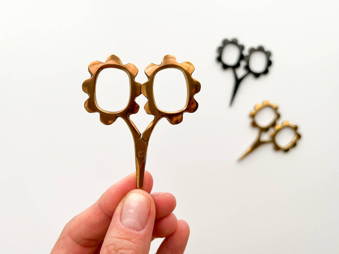 Small flower scissors, tiny needlecraft scissors