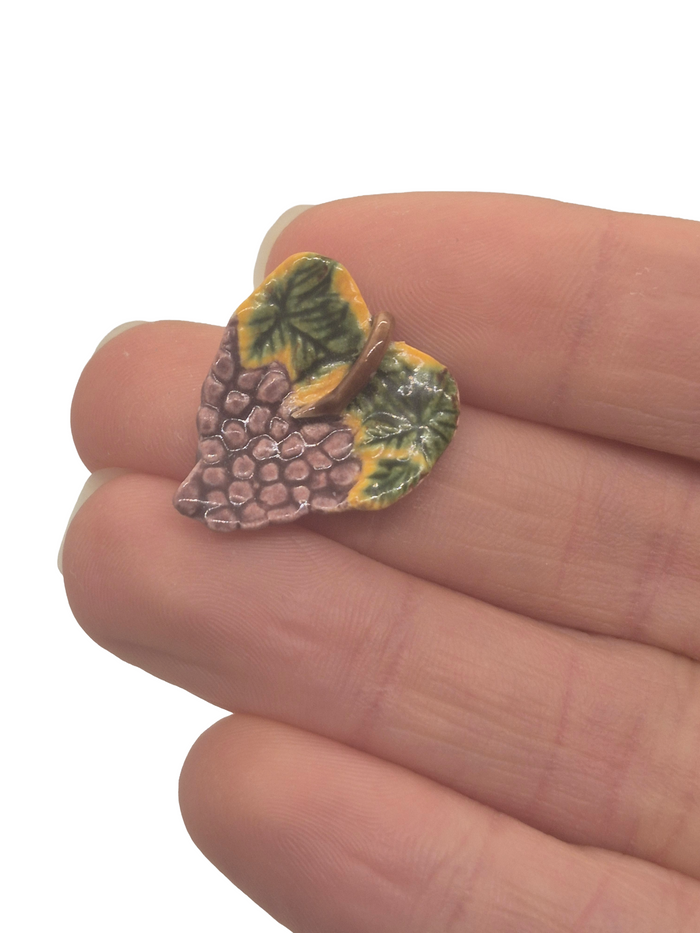 Valerie Casson – Handsculpted & Handpainted Grape Plate