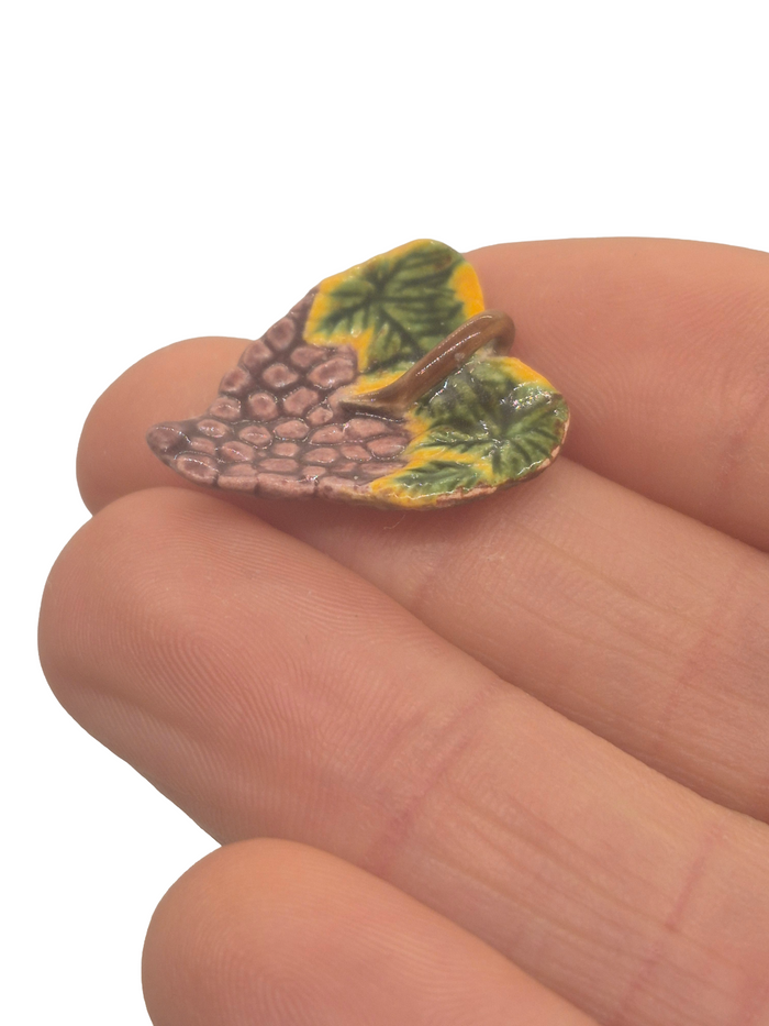 Valerie Casson – Handsculpted & Handpainted Grape Plate