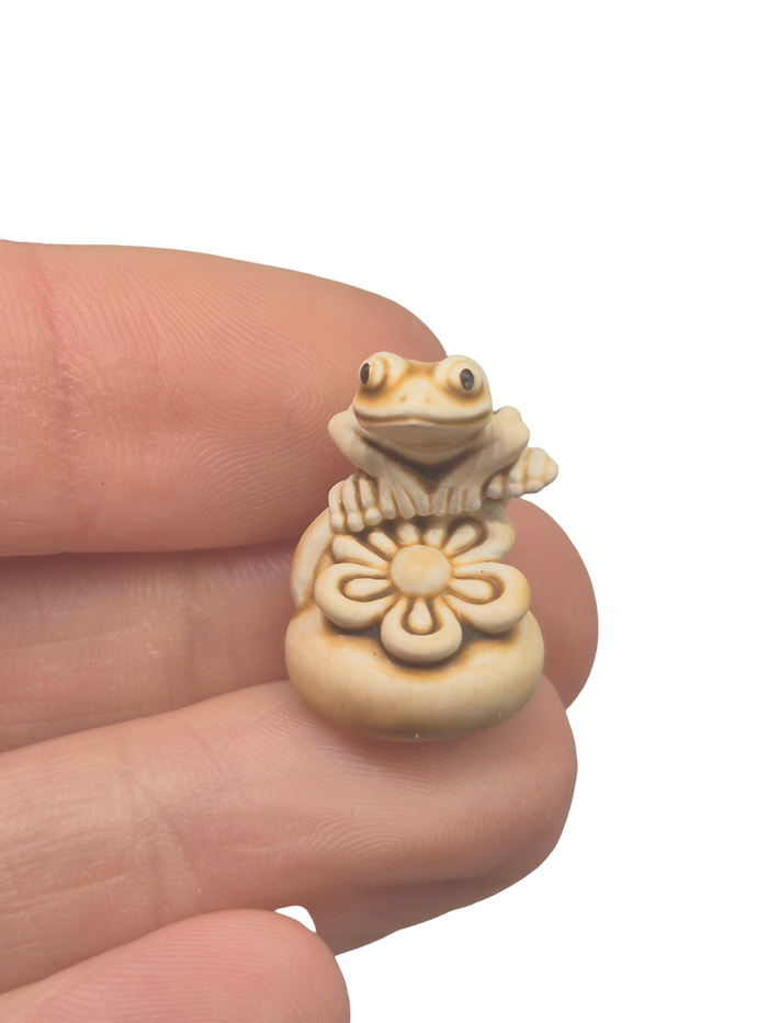 Zadar – Unpainted Frog Figurine